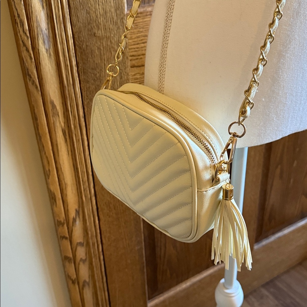Chic Quilted Ivory Crossbody Bag NEW
